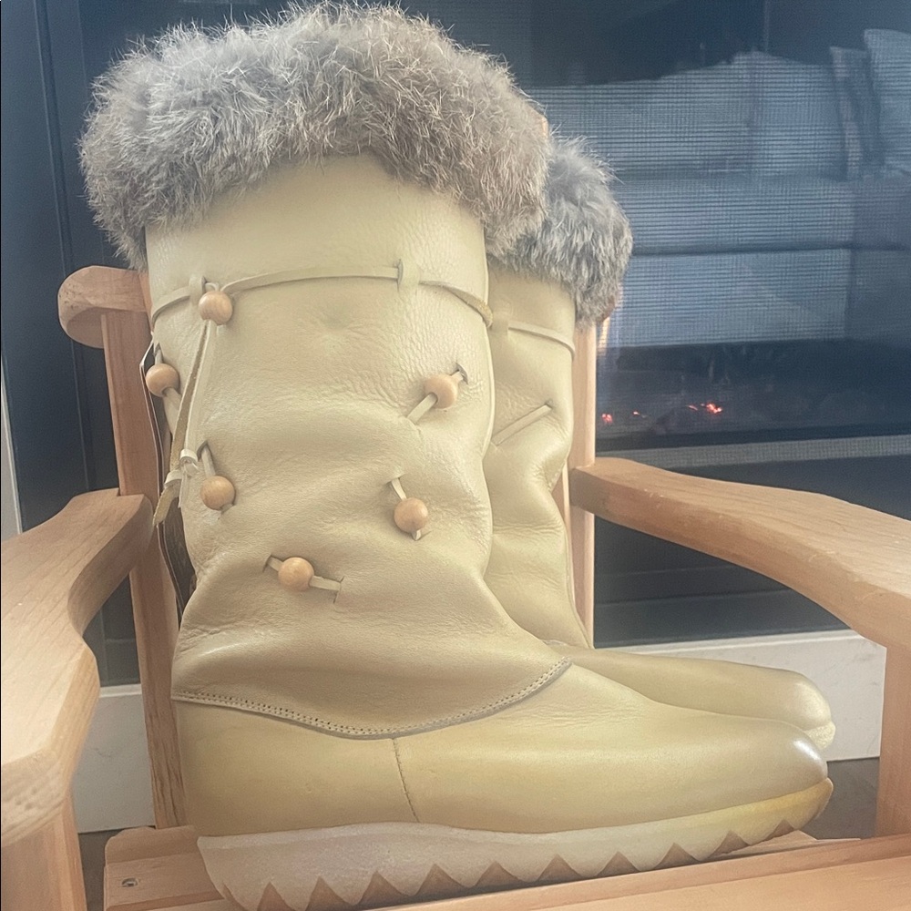 VINTAGE NWT - Cherokee Sherling-Lined Winter Boots with Fur detail
